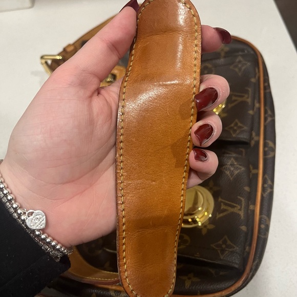 Louis Vuitton authentic Hudson GM crossbody bag - Picture 13 of 16